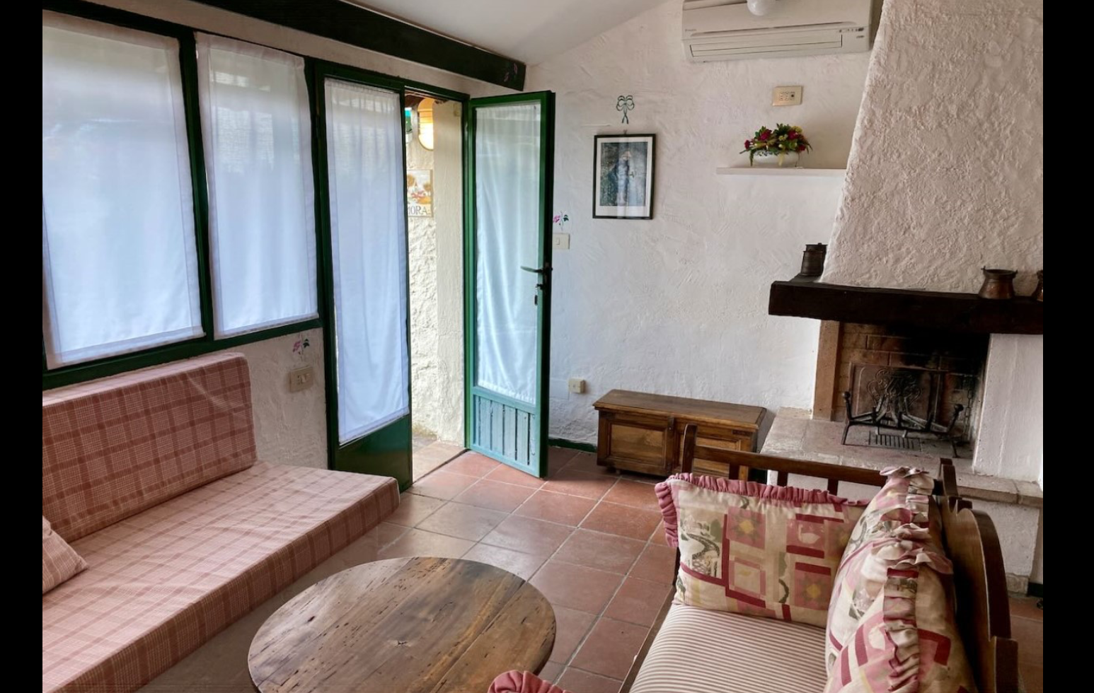 Stay Seating area with fireplace and garden doors