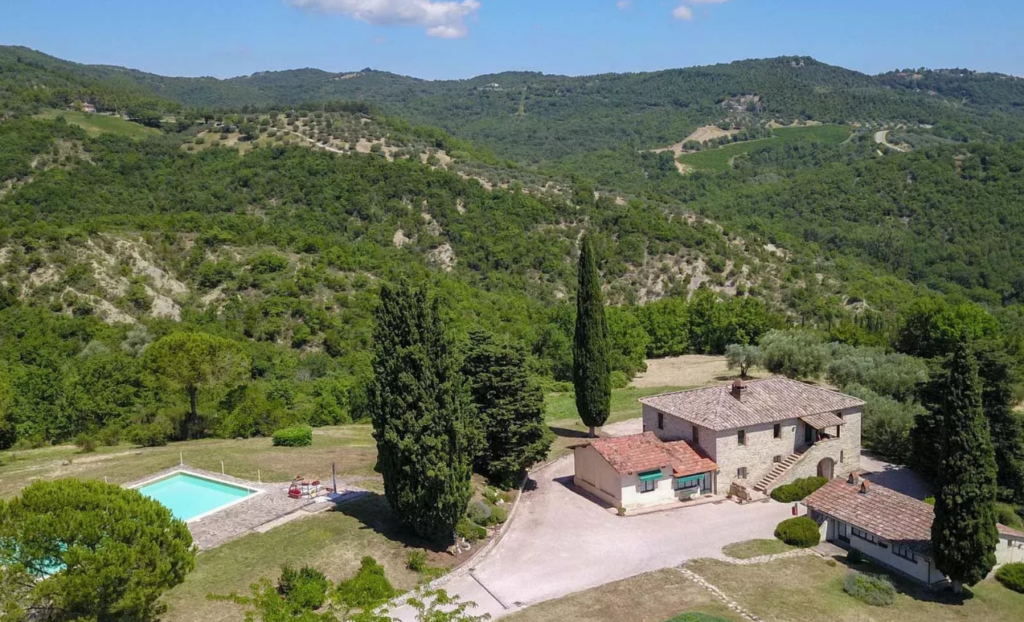 Aerial view of the Casa Tre Pettirossi estate with swimming pool and cypresses