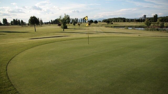 Green with flag at the Golf Club Lamborghini near Panicale