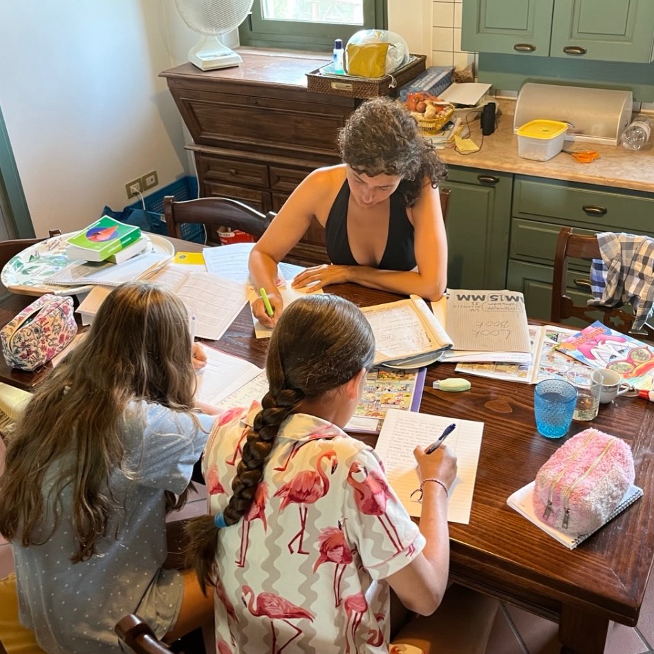 Samen Italiaans huiswerk maken aan de keukentafel