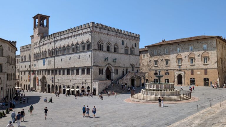 Palazzo dei Priori and the Fontana Maggiore on Piazza IV Novembre in Perugia